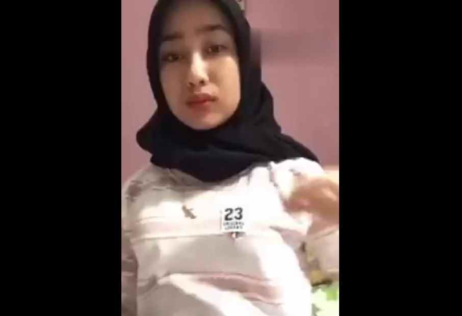 Mahasiswi Hijab Pulang Ngampus Bugil Untuk Pacar